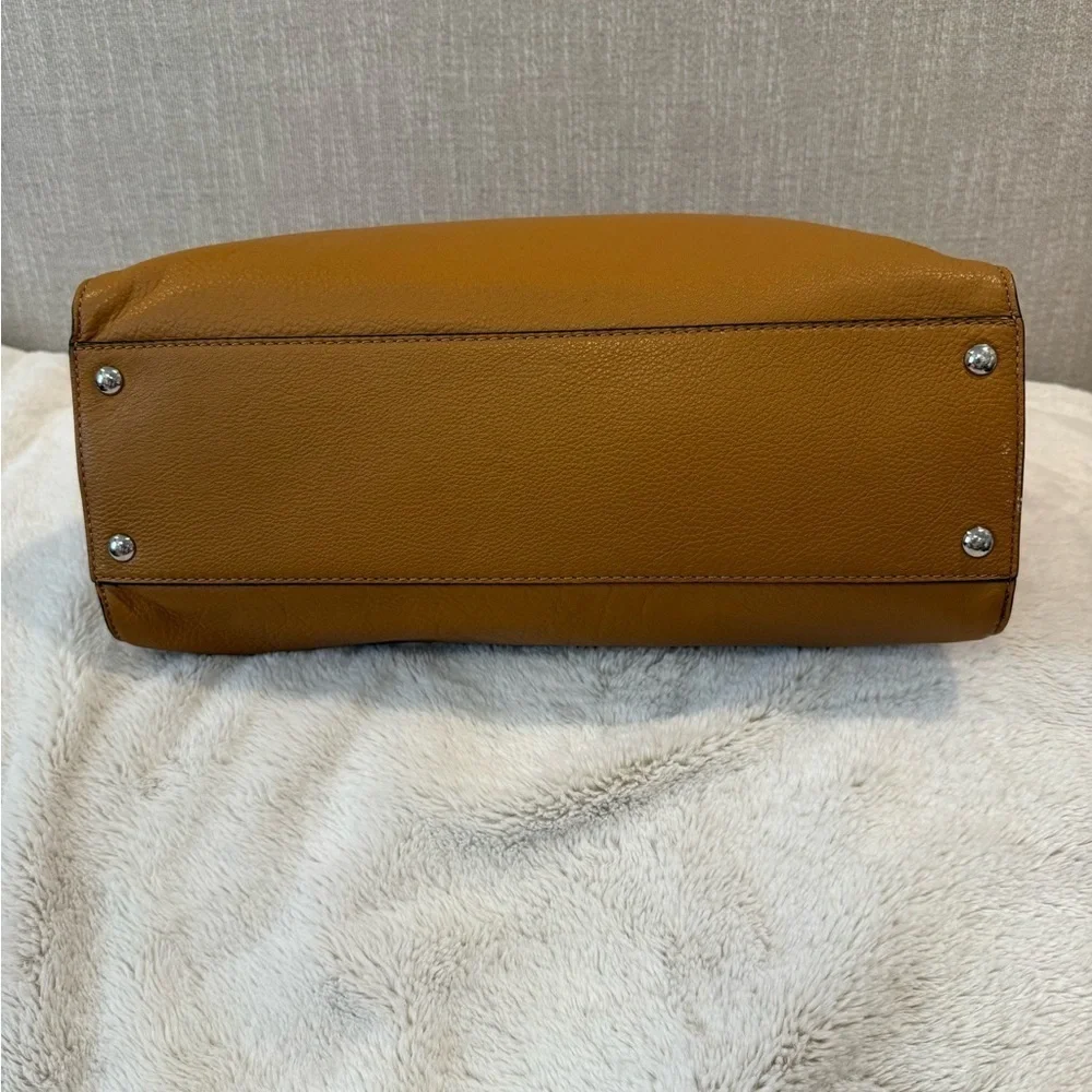 Michael Kors Hamilton Leather Satchel – Classic Elegance Meets Everyday Function